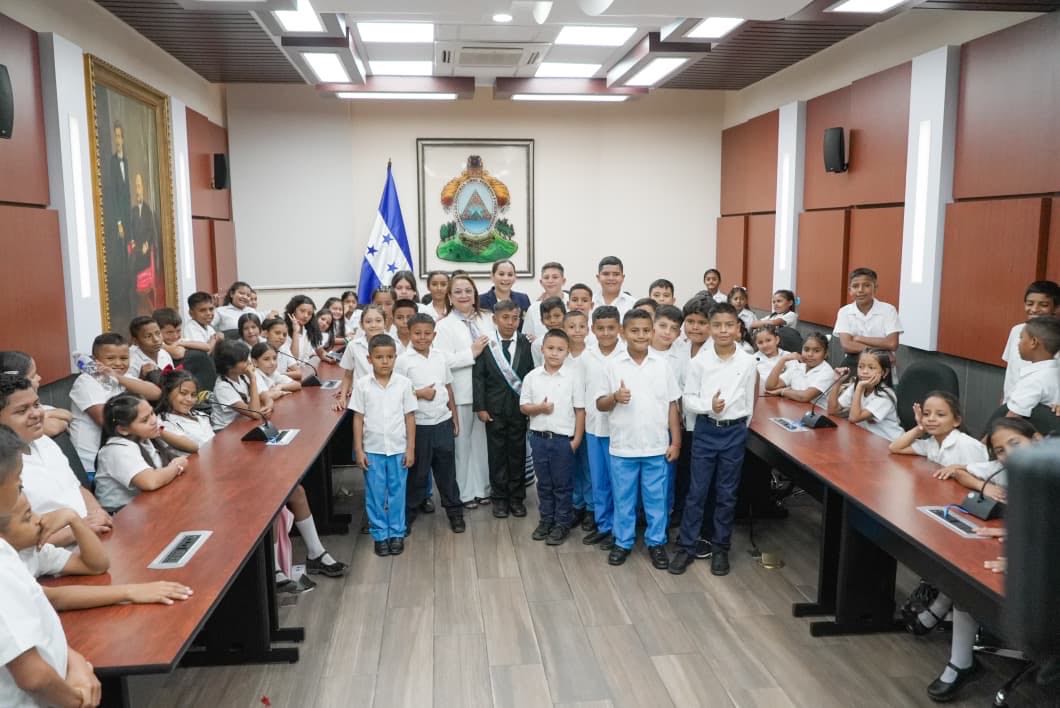 Congreso abre las puertas al futuro con encuentro con escolares de Valle